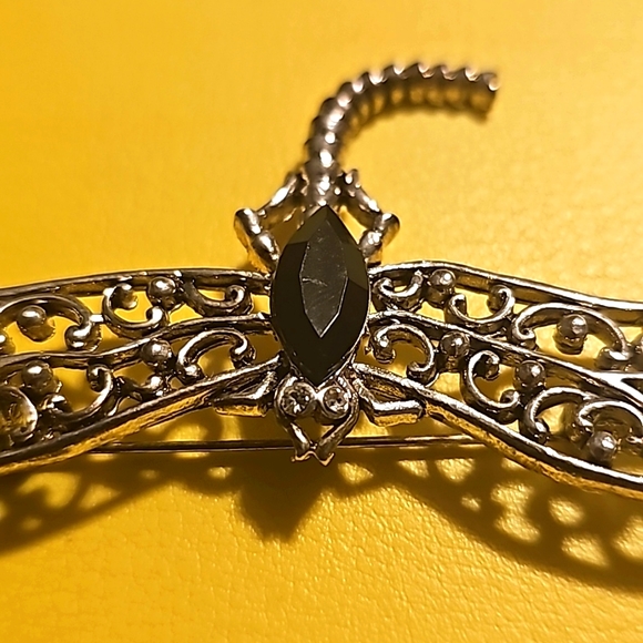 Black Rhinestones Dragonfly Brooch Pin Silver Tone Filigree Vintage Jewelry - Picture 4 of 6